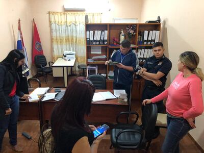 Allanamiento a la sede policial en busca de evidencias sobre la presunta falsificación.