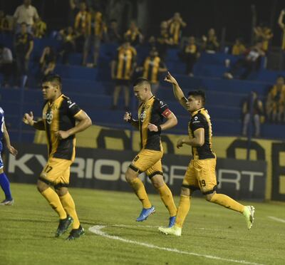 Aquino (19) anotó el solitario tanto del triunfo.