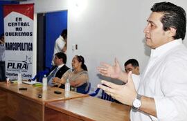 lanzoni-hace-uso-de-palabra-durante-un-acto-en-el-comite-1-de-fernando-de-la-mora-fue-ayer-a-la-manana--204020000000-1154119.jpg