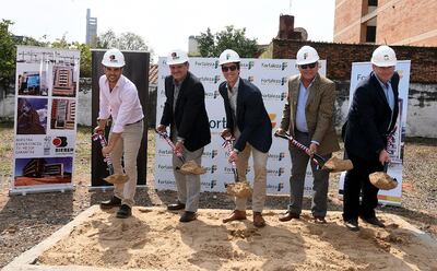 Directivos de la firma Fortaleza SA de Inmuebles dieron inicio a la construcción del nuevo edificio “Fortaleza Mcal. Estigarribia”.