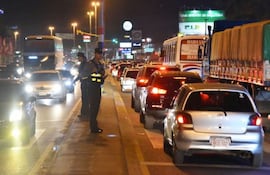 el-trafico-vehicular-fue-excesivamente-lento-anoche-en-la-transchaco-por-la-gran-concurrencia-que-tuvo-la-expo--233829000000-1606942.jpg