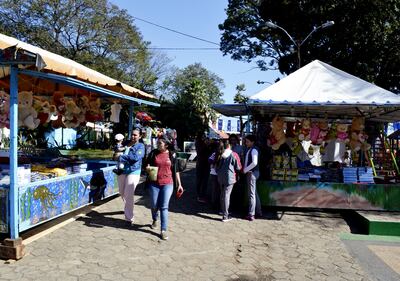 Unos 80 stands participan de la Expo Ñemby que se realiza en la plaza Fulgencio Yegros.