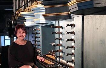 la-organista-uruguaya-cristina-garcia-banegas-actuara-esta-noche-en-la-catedral--192923000000-1838387.jpg