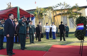 el-presidente-cartes-y-el-jefe-de-las-ff-mm-gral-luis-garcete-2-de-la-izq-ayer-durante-el-acto-de-recordacion-de-la-victoria-de-boqueron-real-220619000000-1507064.jpg