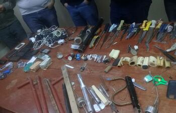 incautan-armas-y-dinero-en-unidad-penitenciaria-esperanza-103907000000-1694046.jpeg