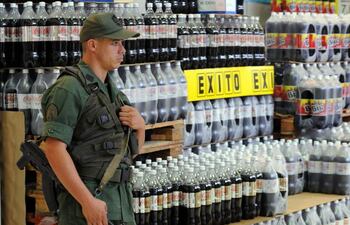 imagen-de-archivo-de-un-miembro-de-la-guardia-nacional-desplegada-en-una-de-las-empresas-estatizadas-en-venezuela--203056000000-564058.jpg