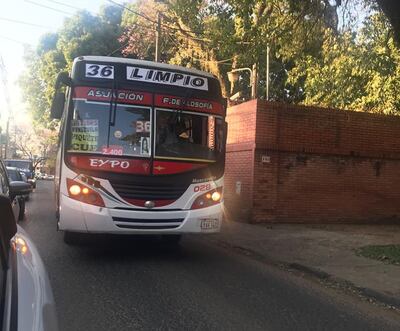 Colectivo en contramano.