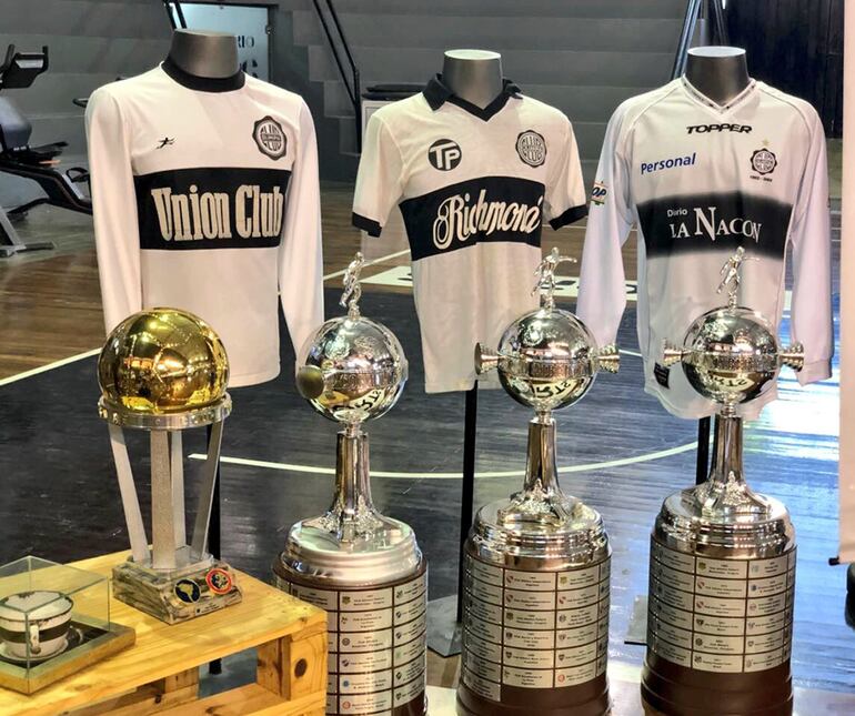 La Copa Intercontinental descansa en el club junto a las tres Libertadores. Olimpia va ahora por la cuarta.