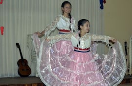 colorido-tributo-a-la-patria-y-a-las-madres-en-paraguari-y-san-juan-212044000000-552921.jpg