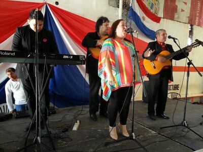 La cantante Mabel López y su grupo Renacer Musical actuarán esta noche en el Teatro de las Américas.