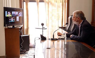 Enrique Bacchetta en ocasión de la prueba de transmisión para las sesiones virtuales, que podrán ser también presenciales.