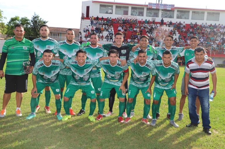 Selección de Villa Hayes que medirá a Casadeña.