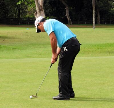 Héctor Céspedes arrancó ayer como líder en el segundo torneo de profesionales que lleva adelante la APG que se disputa en el AGC.
