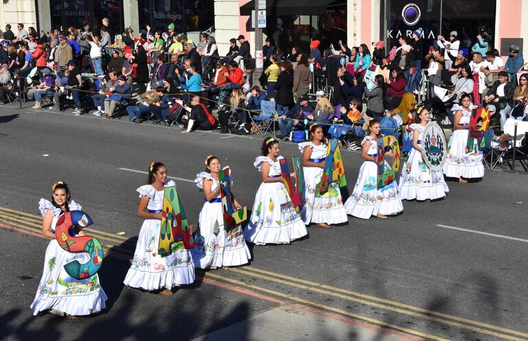La banda El Salvador, grande como su gente durante el Desfile de las Rosas.