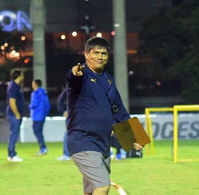 Roberto Ismael Torres sueña con ver jugar (y ganar) al Sportivo Luqueño en su estadio, el Feliciano Cáceres.