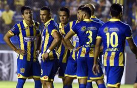 deportivo-capiata-lastimosamente-no-pudo-aprovechar-el-empate-de-3-3-que-consiguio-de-visitante-una-semana-atras-y-anoche-con-la-derrota-1-0-de-02657000000-1556512.jpg