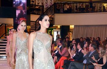 el-desfile-fue-organizado-por-la-embajada-y-el-shopping-sax-moda-italiana-en-pasarela-del-este-213822000000-1371238.jpg
