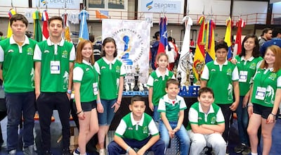 Otra parte de la delegación paraguaya en el Festival Sudamericano de la Juventud de Ajedrez en Buenos Aires.