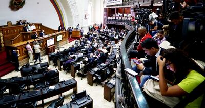Asamblea Nacional de Venezuela. En las últimas elecciones libres en Venezuela, en 2015, el chavismo fue rotundamente derrotado en las legislativas, por lo que el régimen chavista anuló al Parlamento para poder controlar todo el poder en el país.