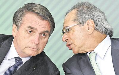 El presidente de Brasil, Jair Bolsonaro, y su ministro de finanzas, Paulo Guedes.