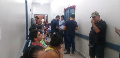 Pacientes esperando atención en el hospital del Instituto de Previsión Social (IPS) de Luque.