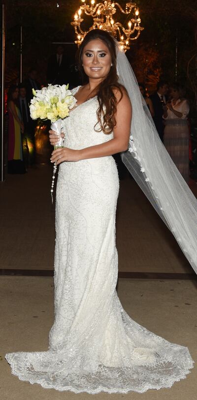 La novia lució un vestido diseñado por Nicole Jacks y el tocado fue traído de Estados Unidos.