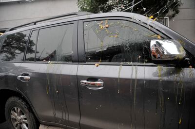 Proyecto de ley busca sancionar escraches, incluyendo los huevazos a bienes de las autoridades cuestionadas.