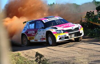 gustavo-saba-se-mostro-implacable-nuevamente-en-el-rally-del-guaira-donde-se-impuso-y-se-metio-nuevamente-en-la-lucha-por-el-campeonato-en-la-general-211203000000-1517828.jpg