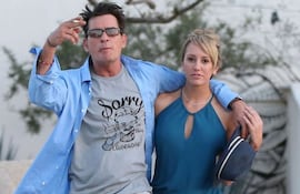 charlie-sheen-brett-rossi-175726000000-1048396.jpg