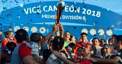 Tacuary FBC festeja el subcampeonato de la Primera División B, luego de vencer por 4-0 al 3 de Noviembre en San Pablo. (APF)