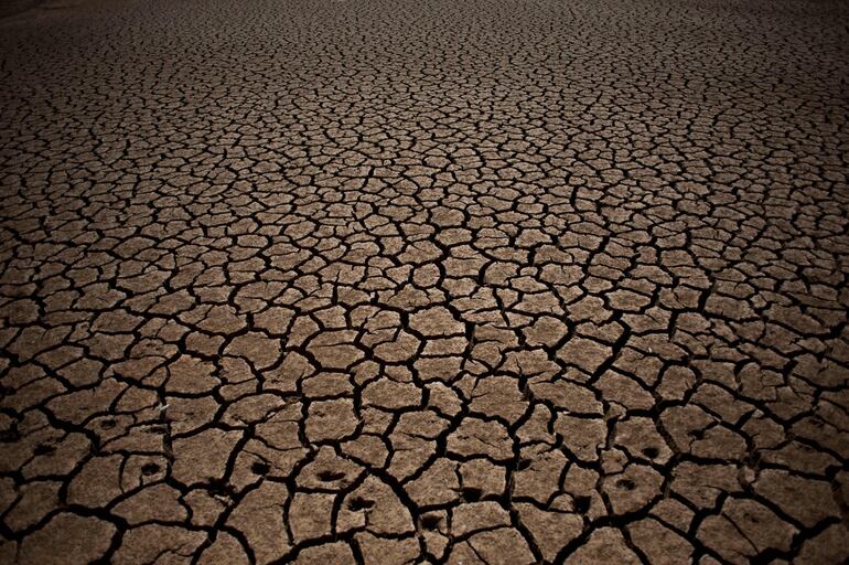 El lecho del río seco, en la reserva Guadalteba en Los Campillos, España.