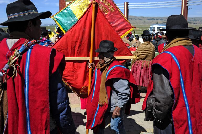 Desfiles de los Ponchos Rojos.