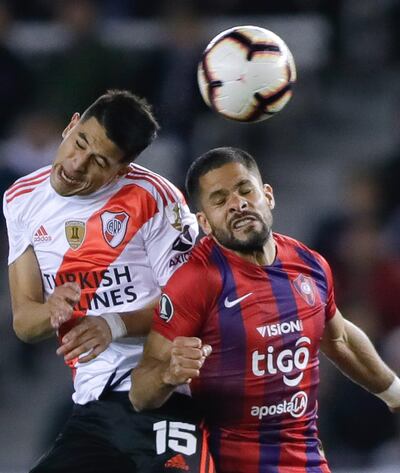 No hay tregua en el salto entre el  volante  azulgrana Juan Aguilar y el argentino Exequiel Palacios.  El de Cerro Porteño no tuvo un buen partido anoche.