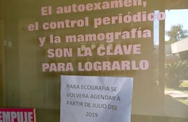 el-aviso-para-las-pacientes-del-incan-colocado-por-la-ventanilla-de-admision-el-centro-especializado-en-oncologia-solo-tiene-un-equipo-para-ecografi-200856000000-1826728.jpg