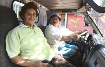 formo-a-siete-hijos-conduciendo-un-camion--195104000000-1033293.jpg