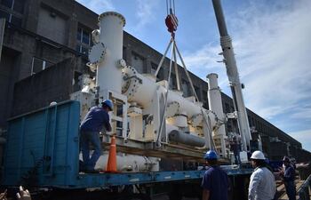 Trabajos previos para la adecuación de la línea de 500 kV Yacyretá-Ayolas-Villa Hayes, en la Central Hidroeléctrica Yacyretá.