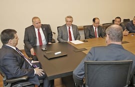 los-gobernadores-colorados-dieron-su-respaldo-ayer-a-cartes-durante-una-reunion-en-mburuvicha-roga--223456000000-1495098.jpg