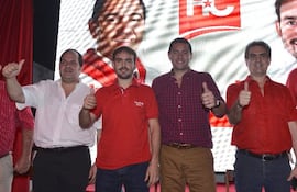 el-intendente-arnaldo-samaniego-nasser-esgaib-pedro-alliana-y-yamil-esgaib-ayer-en-la-seccional-n-10--222416000000-1323793.jpg