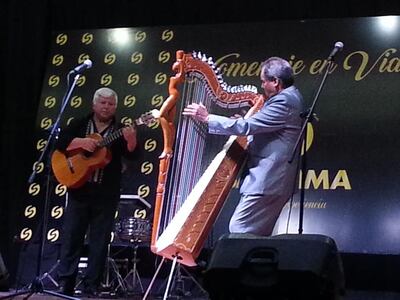 El arpista Rito Pedersen vivió su noche mágica durante el homenaje que se le brindó en Salón Pykasú, de Salemma.