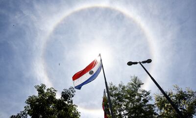 Esto ocurre debido a la presencia de hielo en la atmósfera.