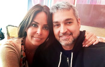 La primera dama, Silvana López Moreira, hizo una selfie con Mario Abdo en Mburuvicha Róga.