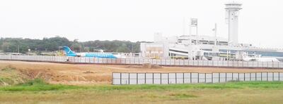 Por el momento, solo se adjudicó el mejoramiento de la pista actual. A mediados de año, se prevé nueva terminal y otra pista.
