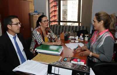 Carina Benítez y el abogado Héctor Flores solicitaron ayer a la fiscala Stella Mary Cano  la protección del Ministerio Público porque realiza fuertes denuncias.