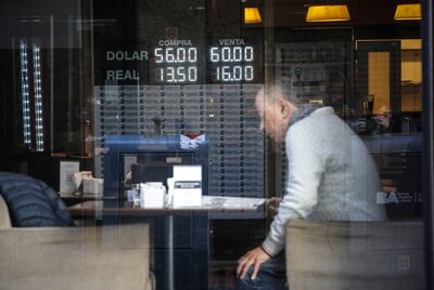 El peso argentino se mantuvo estable toda la semana. El poder adquisitivo, sin embargo,  cae con rapidez.