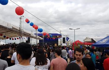 mucha-gente-en-el-hanguk-festival-135542000000-1721376.jpeg