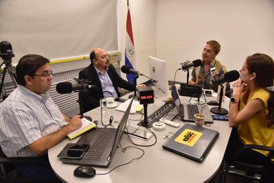 El director de Aduanas (segundo de la izquierda), Julio Ferández, en ABC Cardinal.