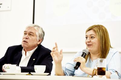 Carlos J. Biedermann, de la CAP, con la fiscala Sandra Quiñónez.