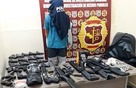 el-adolescente-de-14-anos-fue-detenido-con-el-arsenal-robado-de-la-tienda-mafer-de-salto-del-guaira-tras-la-investigacion--233937000000-1821492.jpg
