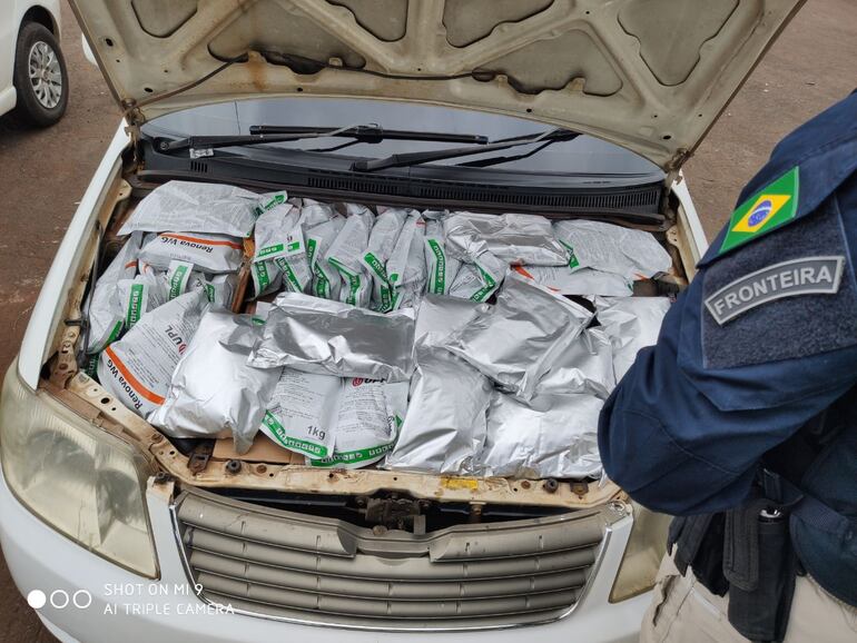 Agroquímicos incautados por la Policía Rodoviaria Federal en Foz de Yguazú, Brasil