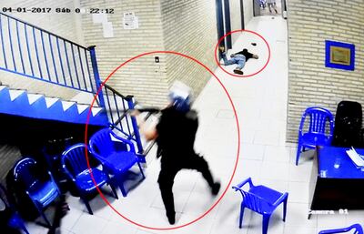 En círculo se ve al suboficial de Policía  Gustavo Florentín, tras haber disparado contra el joven dirigente liberal  Rodrigo Quintana, también en círculo caído. Fue el 1 de abril de 2017 en el PLRA.